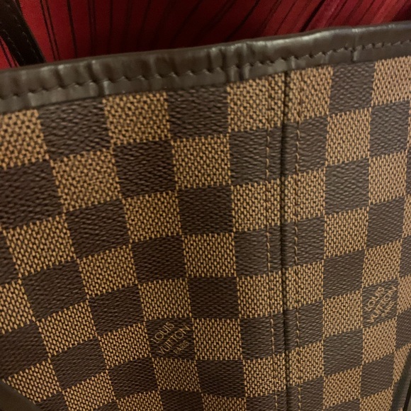 Louis Vuitton Neverfull Bag and Wristlet - Picture 4 of 14